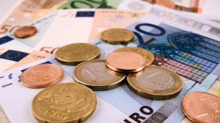 Cum se explica fluctuatiile cursului euro din ultimele zile