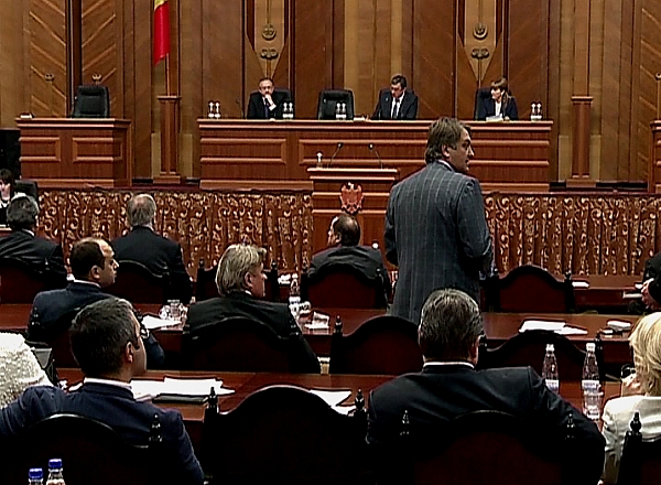 Primarii cer in continuarea anularea taxelor fixe si acuza demnitarii de interese meschine