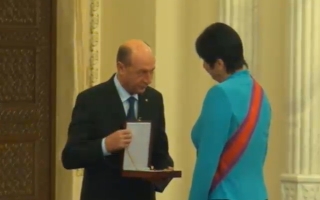 Cinci deputati, decorati AZI cu ordinul "Steaua Romaniei" de Traian Basescu. Vezi cine sunt