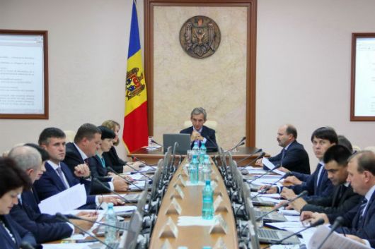 Guvernul a decis. Vezi cum vor fi repartizate mijloacele Fondului Rutier pentru anul 2014