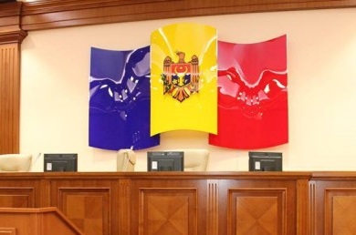 Modificari in sala Parlamentului. Drapelul criticat de liberali si comunisti  a fost SCOS de pe perete
