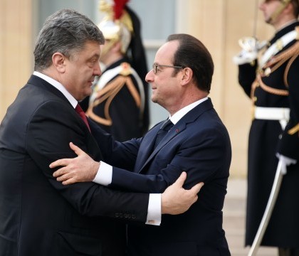 Hollande, Merkel si Porosenko au discutat despre criza din Ucraina, inainte de Marsul de solidaritate din Paris