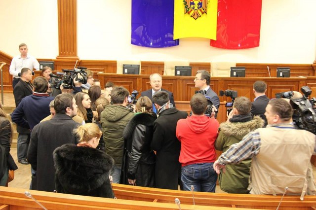 Presa va reveni in sala de sedinte a Parlamentului, dar cu anumite conditii. Care sunt acestea