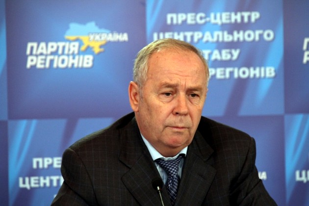 Presedintele Parlamentului ucrainean, un apropiat al lui Ianukovici, a demisionat