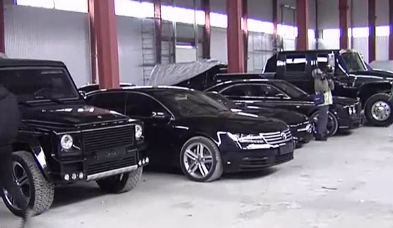 Masini de MILIOANE in garajul lui Ianukovici. Cu ce automobile se plimba fiul fostului presedinte VIDEO