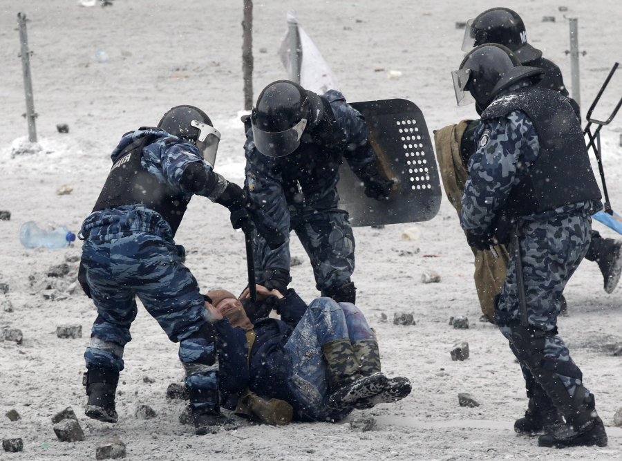 Ministrul interimar ucrainean de Interne a desfiintat politia antirevolta Berkut - presa