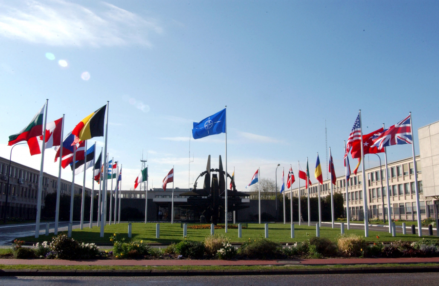 NATO SOMEAZA Rusia sa inceteze operatiunile militare: "Este amenintata pacea Europei"