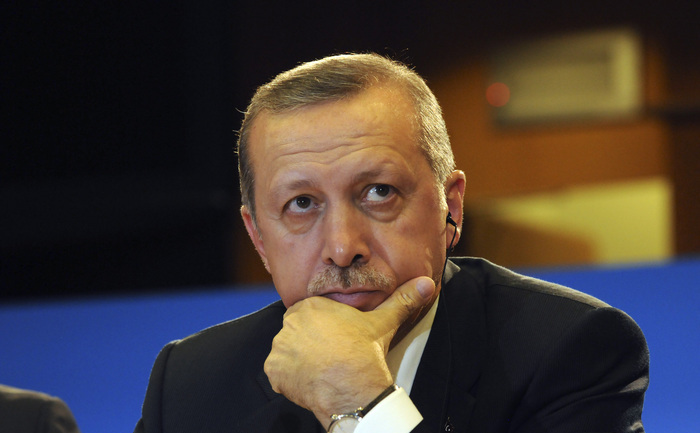 Premierul turc ameninta: Va interzice YouTube si Facebook