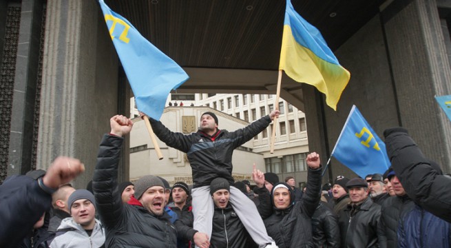 Manifestatie prorusa la Donetk, in timp ce tensiunea ramane ridicata in Crimeea
