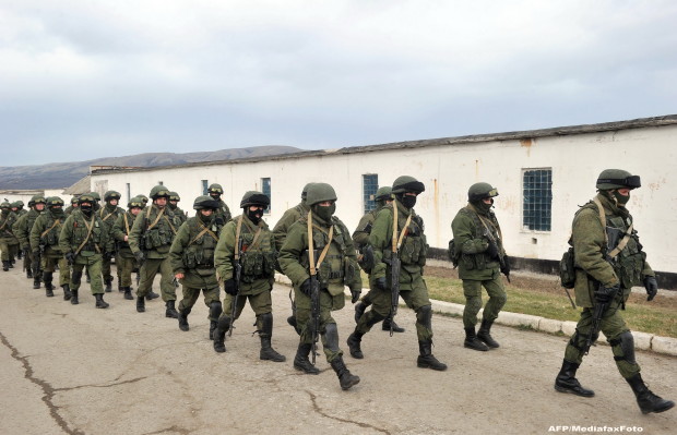 Crimeea: Militiile proruse au preluat controlul aeroportului Simferopol. Toate zborurile sunt INTERZISE