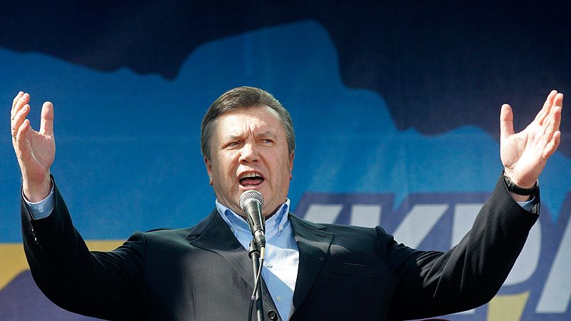 Ianukovici s-ar putea intoarce la Kiev cu armata ruseasca. Propunerea unui deputat rus