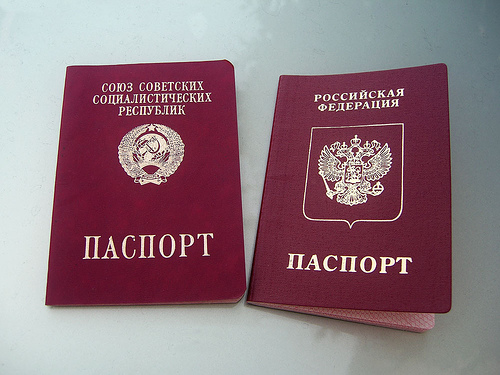 Rusia intentioneaza sa penalizeze persoanele care detin dubla cetatenie si ascund acest lucru