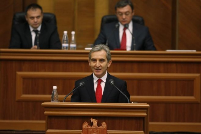 Cabinetul de ministri, audiat de Parlament. O noua motiune de cenzura va fi examinata AZI de deputati