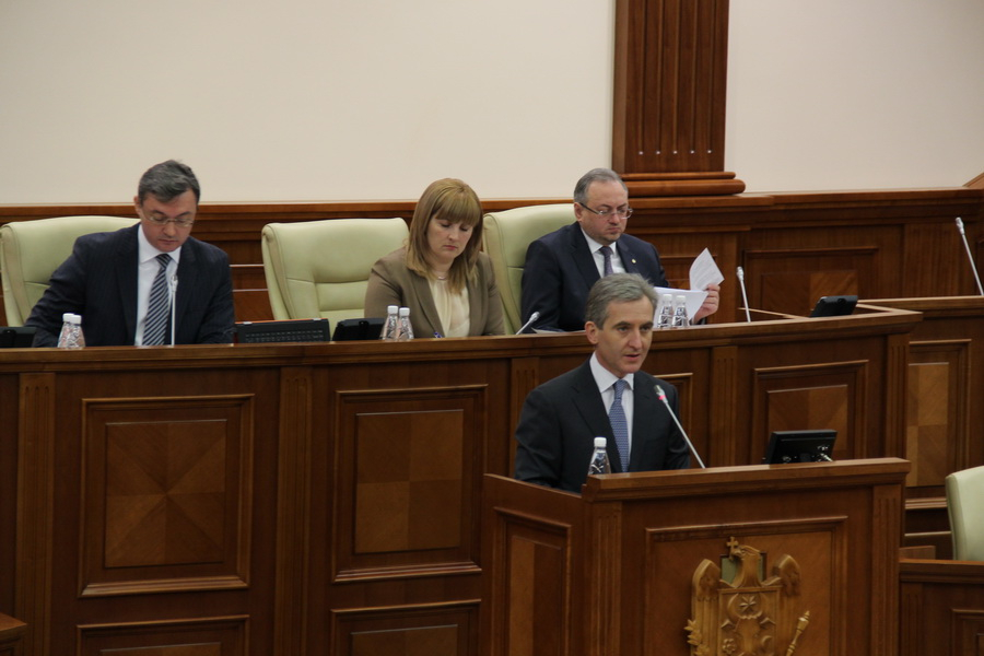Leanca catre comunisti: Faceti pasapoarte biometrice, curand nu veti mai avea pasapoarte diplomatice