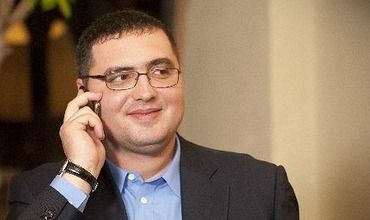 Renato Usatai nu-si mai lanseaza propria formatiune. Acesta preia partidul lui Nicolae Andronic