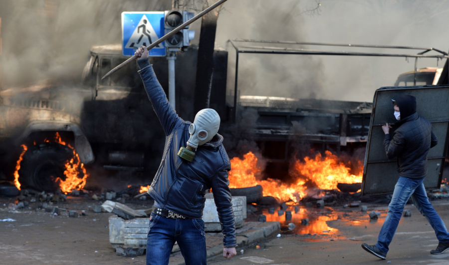 Revolta in Ucraina: Ianukovici a CEDAT. Anunta alegeri anticipate parlamentare si prezidentiale