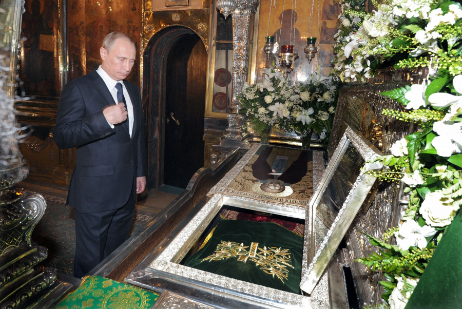 La cateva zile dupa tragedia din Ucraina, Putin s-a inchinat la biserica. Lideri mondiali: Nu se poate spala pe maini de vina