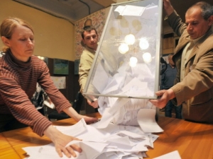 Criza in Ucraina. Separatistii rusi proclama Republica Populara Donetk drept stat suveran. Referendumul e condamnat la Kiev