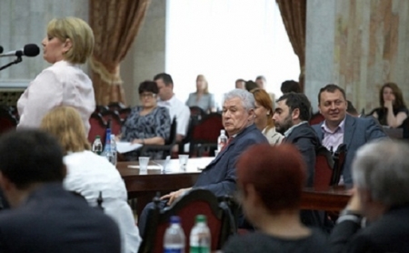 Propunerea PCRM: Sa avem in fiecare zi cate o sarbatoare, inclusiv Ziua Porcului sau cea a Berbecului