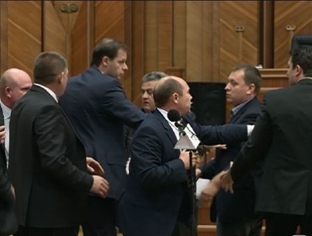 PLDM condamna actiunile violente ale PCRM, chiar daca si Cimbriciuc sta la baza altercatiei din Parlament