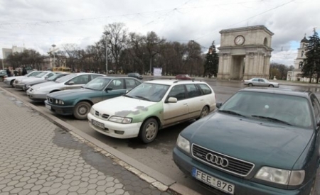 Soferii masinilor cu numere straine nu mai pot circula prin tara fara plata vinietei. Ce amenzi risca
