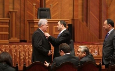 Constantin Tanase: Doi politicieni predestinati sacrificarii - Voronin si Filat