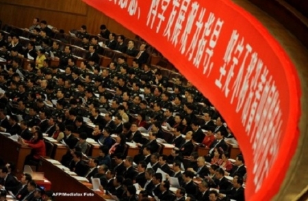 Ceremonii in stil stalinist. Cel de-al XVIII-lea congres al Partidului Comunist Chinez s-a incheiat