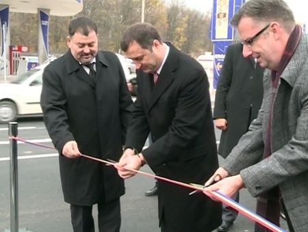 De la noi mai putin, de la europeni mai mult. Cum au sarbatorit oficialii reparatia unui drum