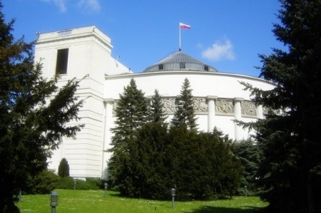Serviciile de informatii poloneze au dejucat un atentat impotriva Parlamentului