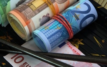 Bloomberg: Economia europeana ar avea de castigat daca euro ar fi o moneda mai slaba