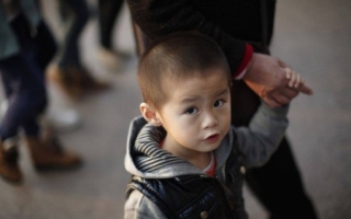 China vrea sa renunte partial la politica unui singur copil pe fondul imbatranirii populatiei
