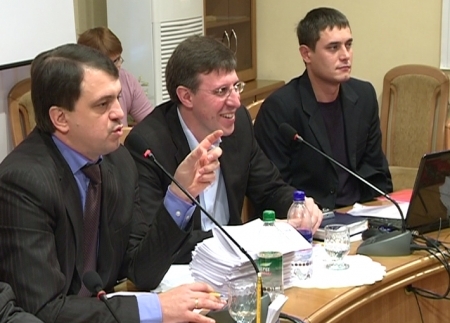 VIDEO. Comunistii, nemultumiti de modul in care sunt reparate drumurile! Ce replica a avut Chirtoaca