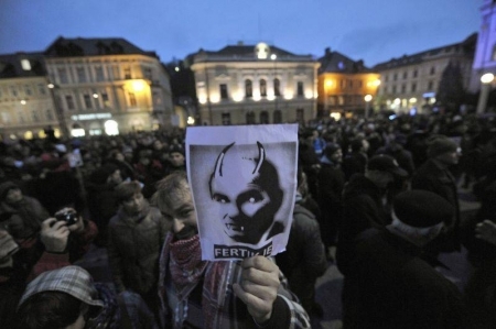 Turul doi al alegerilor prezidentiale, intr-o tara europeana afectata de ample proteste anti-austeritate
