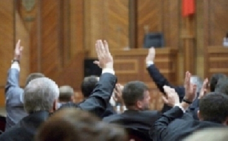 Parlametul a decis. Conducatorii intreprinderilor de stat vor primi salarii mai mici