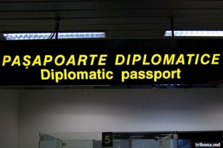 Fostii prim-ministri vor putea obtine pasapoarte diplomatice pe viata. Comunistii si liberalii, nemultumiti