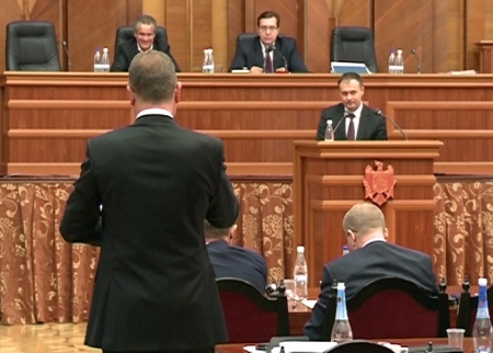 Schimb de replici in Parlament pe marginea a doua proiecte care sa usureze activitatea agentilor economici
