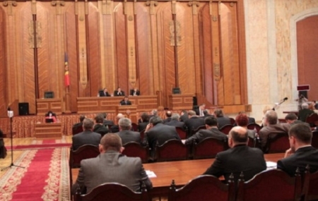 Proiectul privind excluderea pedepsei penale pentru contrabanda nu va fi dezbatut nici azi in Parlament