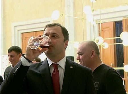 Filat recunoaste ca uneori poate sa intreaca masura cu bautura: Sunt si eu un om viu!