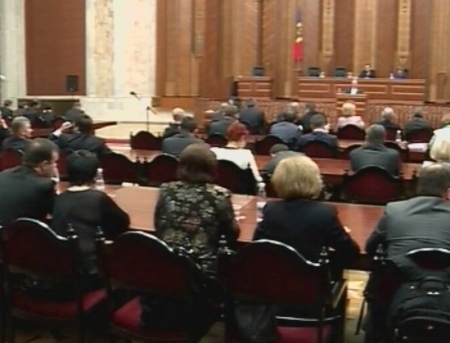 Au primit colindatori si au vorbit despre anul care s-a scurs! Deputatii, la ultima sedinta din 2013