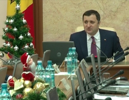 Compania aeriana, sanctionata, pasagerii - despagubiti. Premierul Vlad Filat a cerut aplicarea legii