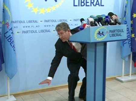 Ghimpu sugereaza demisia lui Filat si Plahotniuc: Ori fac pace, ori pleaca. AIE nu o sa moara fara ei