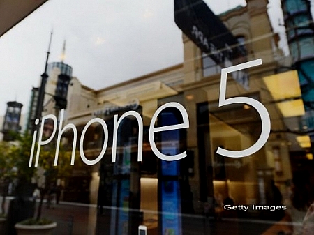 Apple, la un pas de a pierde titlul de cea mai valoroasa companie din lume. Actiunile au scazut cu 10%