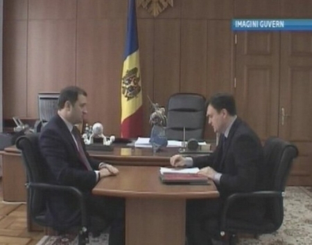 Pe urmele lui Putin. Premierul Vlad Filat cheama ministrii la raport in biroul sau 