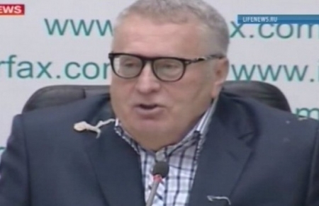 Vladimir Jirinovski, atacat cu varza murata de o jurnalista! Cum a reactionat politicianul