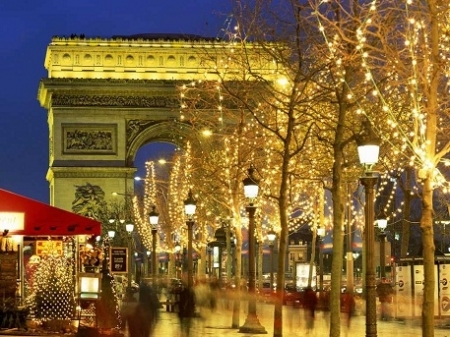 "Orasul luminilor stinse". Magazinele si cladirile din Paris, obligate sa stinga luminile noaptea