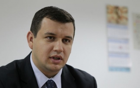 Tomac a cerut in plenul Parlamentului Romaniei conditii mai bune pentru obtinerea cetateniei romane