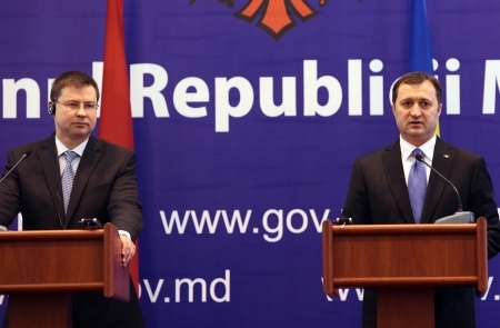 Schimb de pareri intre Filat si premierul leton. Ce recomandari a primit seful Guvernului de la Chisinau