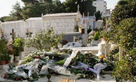 Grecii nu mai au bani de nunti si inmormantari. Ce fac pentru a evita cheltuielile pentru funeralii

