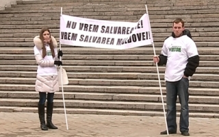 Au fost asteptati peste 1 mie de tineri, dar au venit cateva zeci. Cum au protestat impotriva guvernantilor
