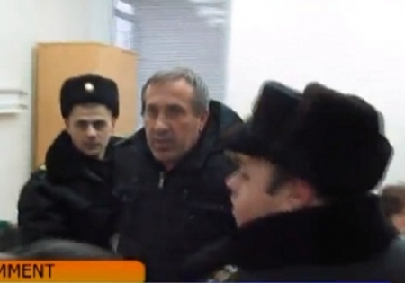 Suparat ca il filmeaza. Ce le-a facut politistilor primarul din Ceadir-Lunga, Gheorghii Ormanji. VIDEO